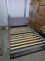 Lova medinė, pilko lino medžiagos, nestandartinio dydžio