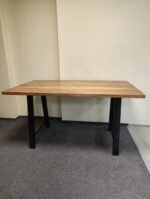 Valgomojo stalas, akacijos ir mango mediena, 139x80x75 cm.